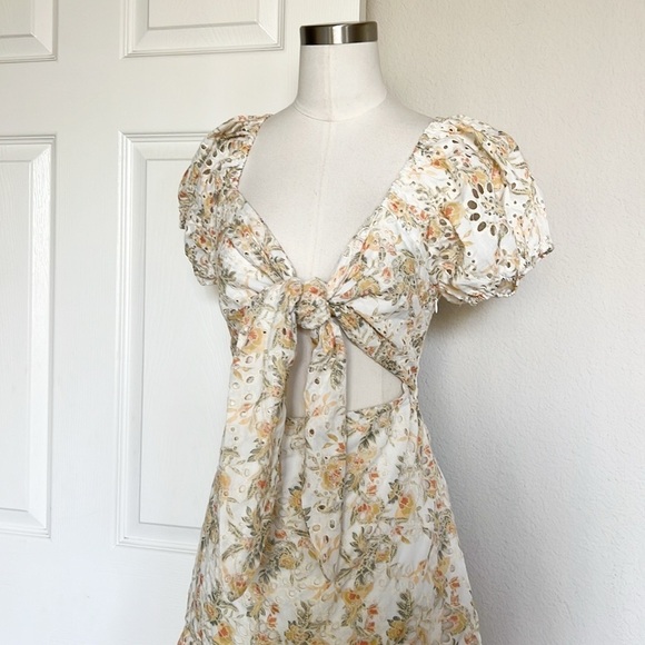 EN SAISON Opposites Mini Floral Dress - Picture 5 of 11